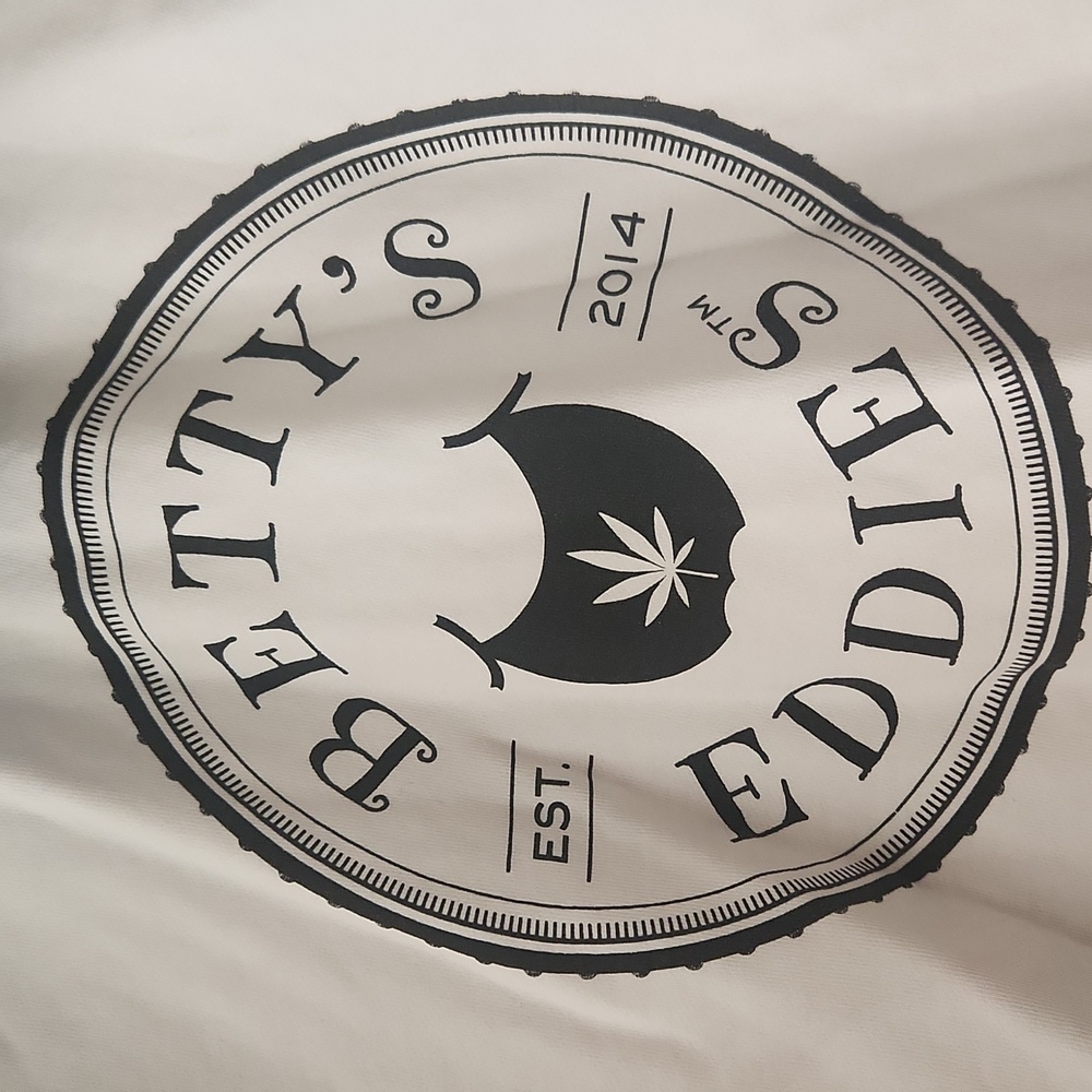 Bettys Eddie's Hoodie Size M